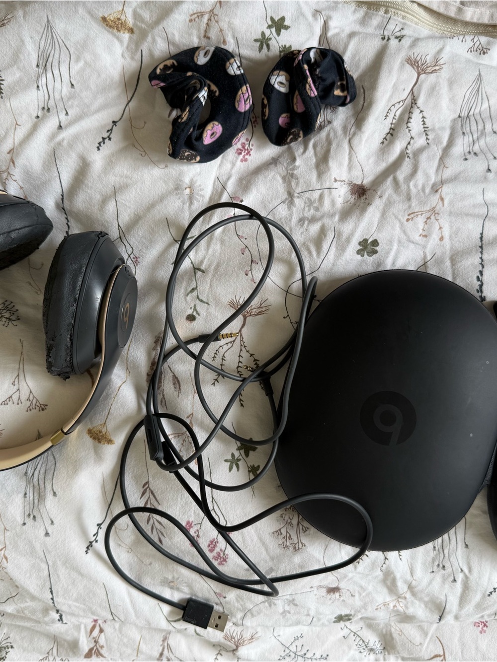 Beats Studio Over-Ear Headphones with Carry Case - Black